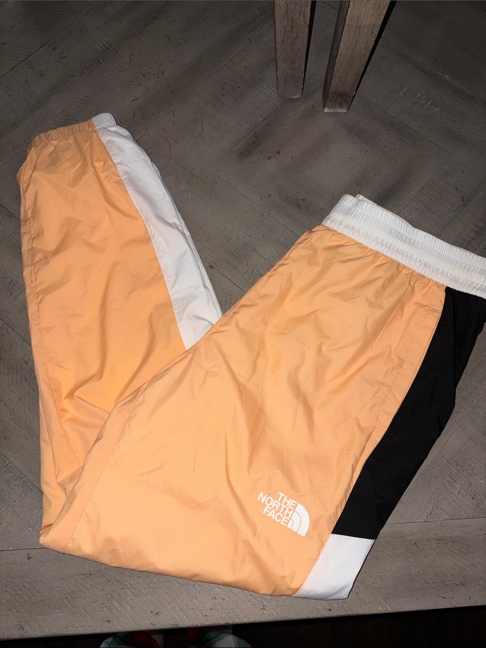 The North Face Womens Peach, Black & White Windbreaker Jacket and Joggers Set - Picture 8 of 14